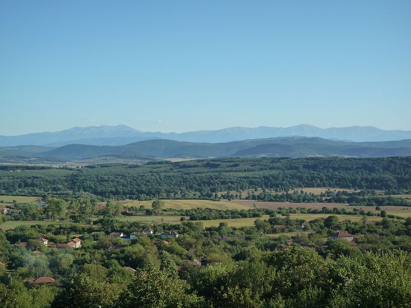 File:"BALKAN" mountain from Brestovo villages - panoramio.jpg