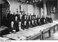 Bundesarchiv Bild 146-1988-103-31, Kollegium des Reichsarchivs Potsdam.jpg