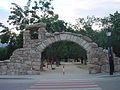 Arco de piedra y parque en Soto del Real.jpg