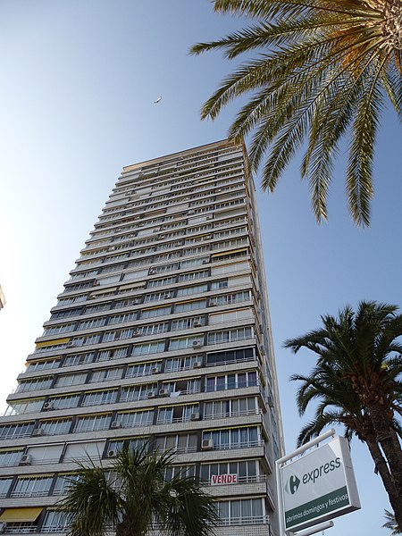 File:" gratte ciel " de benidorm - panoramio.jpg