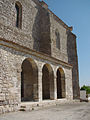 Arcos de piedra de iglesia en Los Santos de la Humosa.jpg