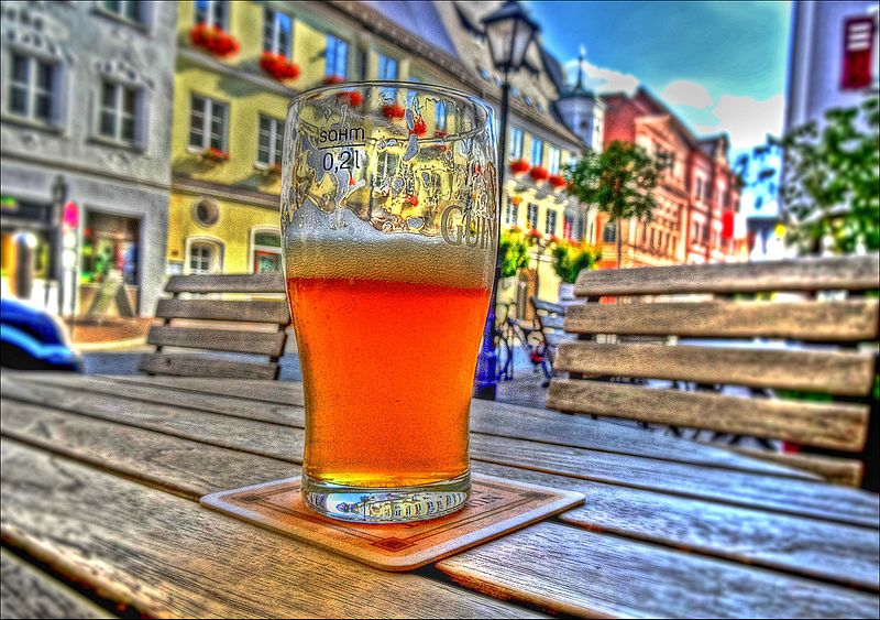 File:"a gscheits Bier" in Dillingen. - panoramio.jpg